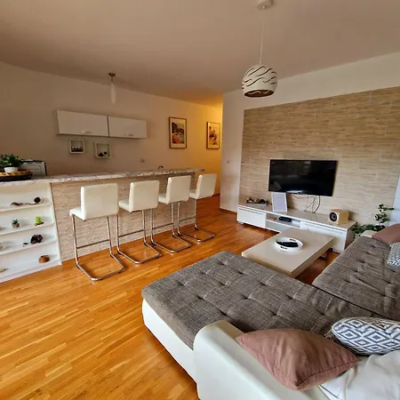 Oliva Rab Apartament *